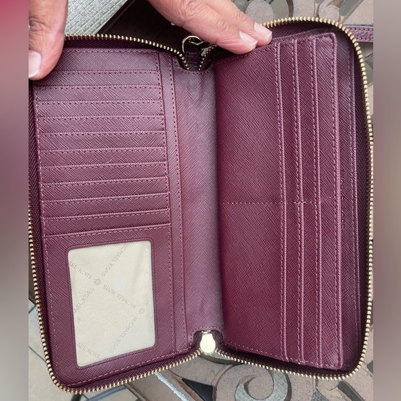 MICHAEL KORS Merlot Jet Set zip around wallet wristlet - Picture 3 of 6